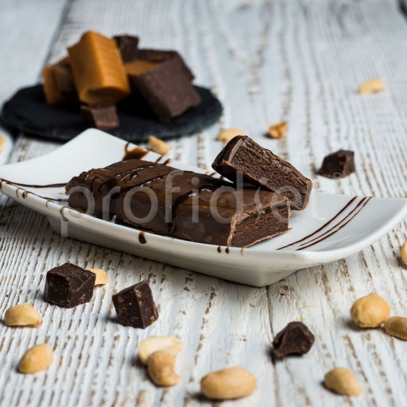 Arašidová tyčinka s čokoládovo-karamelovou príchuťou